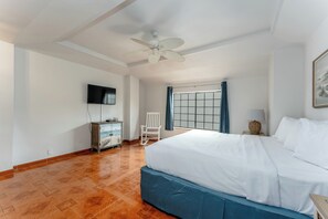 7 chambres, fer et planche à repasser, accès Internet, draps fournis