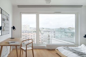 3 habitaciones, escritorio, tabla de planchar con plancha y wifi 