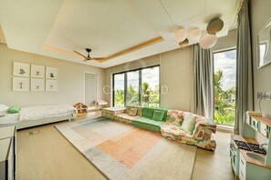 Fernseher, Kamin, Stereoanlage