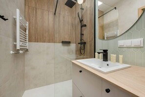 Shower, hair dryer, towels, shampoo