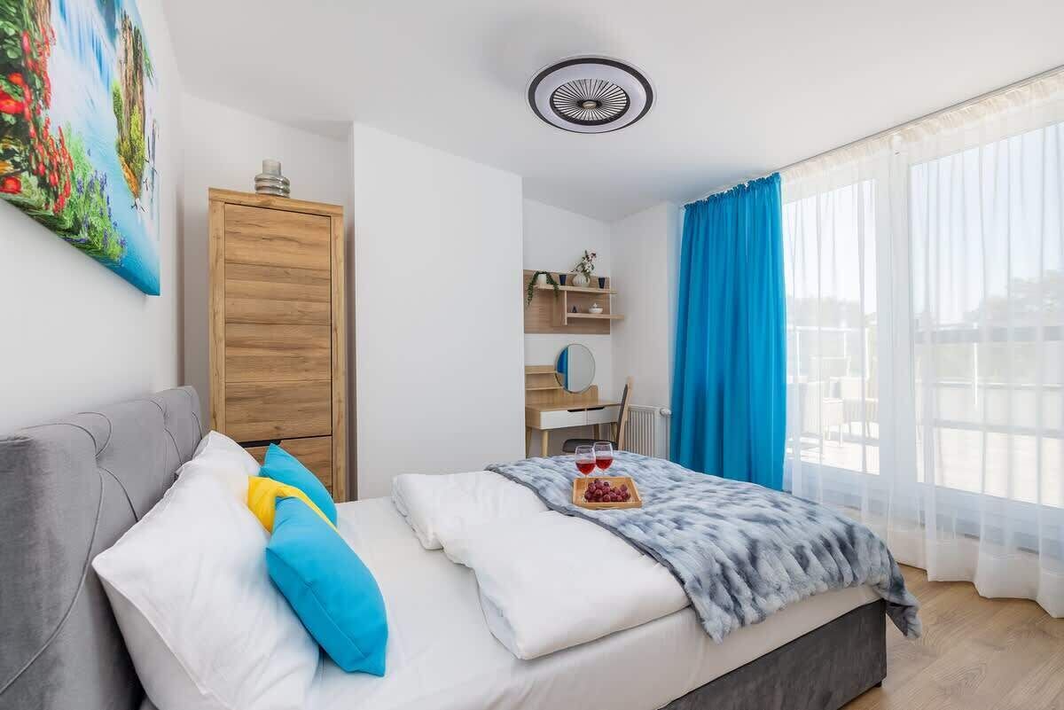 1 bedroom, desk, iron/ironing board, WiFi