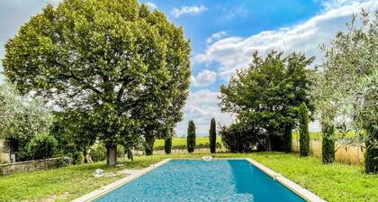 Ancien Corps de Ferme Avec Piscine au Coeur des Vignes en DrÎme Provençale