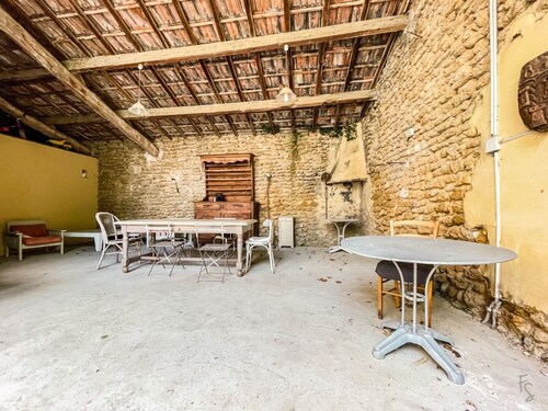 Ancien Corps de Ferme Avec Piscine au Coeur des Vignes en Drôme Provençale