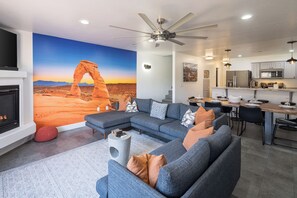 Smart TV, fireplace - Near Ntl Parks | Pool & Hot Tub | Mins to Downtown (Moab)