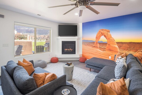 Smart TV, fireplace - Near Ntl Parks | Pool & Hot Tub | Mins to Downtown (Moab)