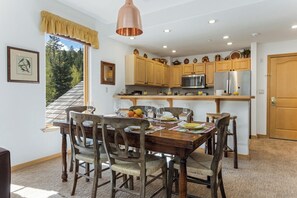 Dining - Ski-In/Ski-out 2 Bedroom Classic Aspenwood Lodge w/ Outdoor Pool, Hot Tub (Edwards)
