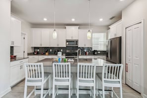 Fridge, microwave, oven, stovetop - Luxury 5BR Home with Private Pool Storey Lake (Kissimmee)