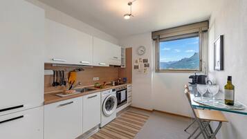 Standard Apartment, 3 Bedrooms, Terrace (BoReal B.2) | Private kitchen