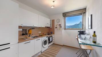 Standard Apartment, Multiple Bedrooms (BoReal B.2) | Private kitchen | Fridge, oven, stovetop, dishwasher