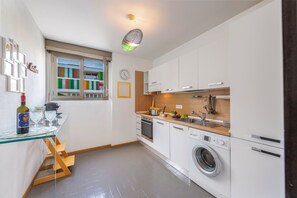 Refrigerador, horno, placa de cocina, lavavajillas