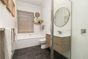 Shower, hair dryer, towels