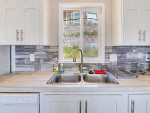 ثلاجة، ميكروويف، فرن، غسالة أطباق