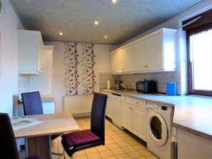 雪櫃、微波爐、爐具、洗碗機