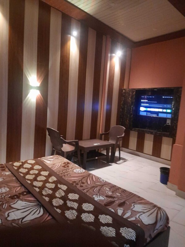 Premium Room | Free WiFi - Baba Paying Guest House (Varanasi)