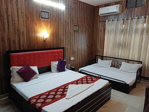Premium Room | Free WiFi - Baba Paying Guest House (Varanasi)