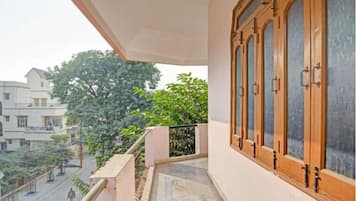 Standard Room, Garden View | Balcony view