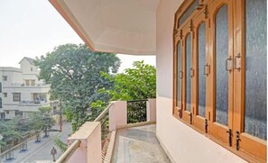 Standard Room, Garden View | Balcony view - Baba Paying Guest House (Varanasi)