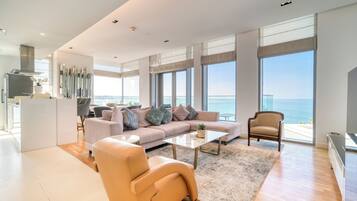 Signature Apartment | Living area