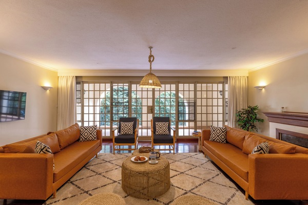 Executive Townhome, Balcony, River View | Ruang tamu