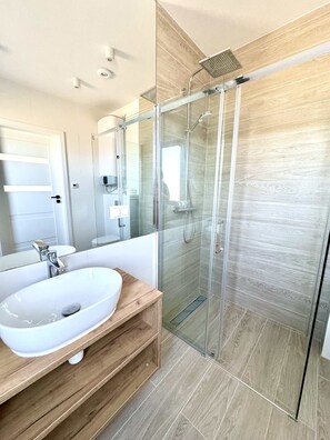 Shower, towels, toilet paper - Komfortable Moderne Ferienhauser mit Klimaanlage Grzybowo bei Kołobrzeg (Grzybowo)