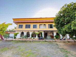 Front of property - Payal Palace (Maheshwar)