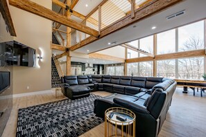 Smart-TV, peis, videospill og fotballspill