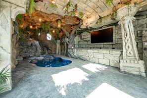Spa - New! Epic lakefront home with indoor pool! (McHenry)