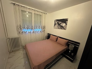 3 bedrooms, WiFi, bed sheets