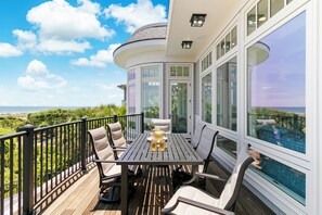 Outdoor dining - Luxury Oceanfront home, pool, hot tub (Kiawah Island)