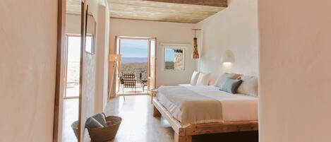 Kamar Superior, 1 Tempat Tidur King dengan tempat tidur Sofa, pemandangan laut | Seprai premium, selimut bulu angsa, minibar, dan brankas