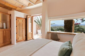 Deluxe Room, 1 King Bed, Sea View | Premium bedding, down comforters, minibar, in-room safe - EQUILICUÁ (Carboneras)