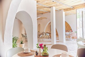 Restaurant - EQUILICUÁ (Carboneras)