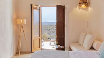 Habitació superior, 1 llit de matrimoni gran i sofà llit, vistes a l'oceà | Roba de llit d'alta qualitat, cobrellits i minibar