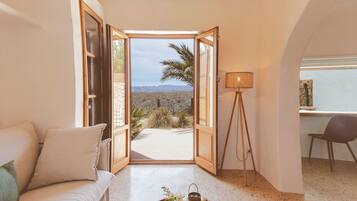 Estudi en suite Deluxe, vistes al mar | Roba de llit d'alta qualitat, cobrellits i minibar