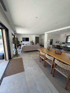 Interior - Maison Contemporaine Climatisée Toute Équipée (Porto-Vecchio)