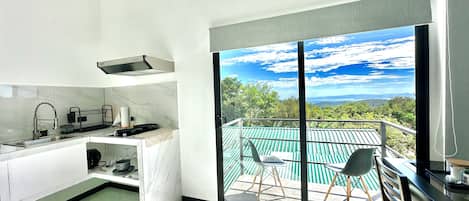 Studio, Balcony, Mountain View | Private kitchen
