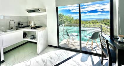 Black & White Apartments Monteverde