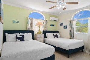 3 Schlafzimmer, Schreibtisch, Bügeleisen/Bügelbrett, Reisekinderbett