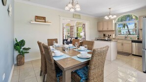 Dining - Private Pool 3BR Home w BBQ near Eagle, Palm Beach (Noord)