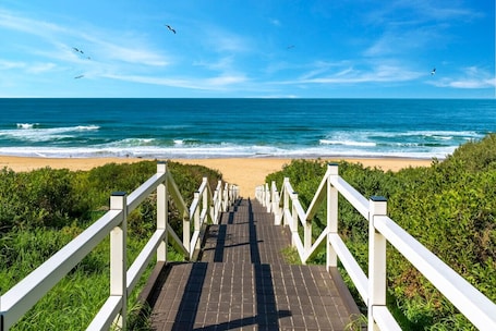 Beach nearby. Luxury Shelly Beach Home ~ Heated Pool ~ 7 minutes walk to Shelly Beach & Golf