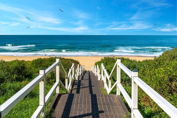 Beach nearby - Luxury Beach Home ~ Heated Pool ~ Hot Spa ~ Fire Pitt ~ Golf (Shelly Beach)