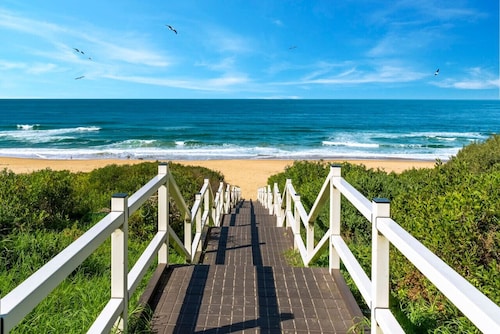 Luxury Beach Home ~ Heated Pool ~ Hot Spa ~ Fire Pitt ~ Golf