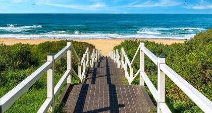 Luxury Shelly Beach Home ~ Heated Pool ~ 7 minutes walk to Shelly Beach & Golf