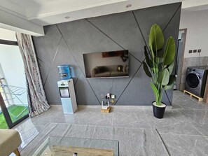 Appartamento Elite | Area soggiorno | Smart TV 64 pollici con canali digitali