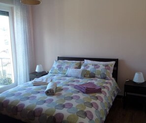 1 bedroom, iron/ironing board, travel cot, WiFi - Grace and Robbie's house in Stresa (Stresa)