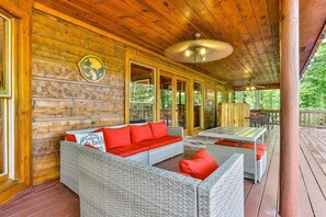 Outdoor dining - Serenity Lodge by Mountain Oasis | Private North Georgia Lodge Rental Near Cohutta Wilderness (Ellijay)