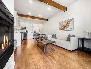 Smart TV, fireplace