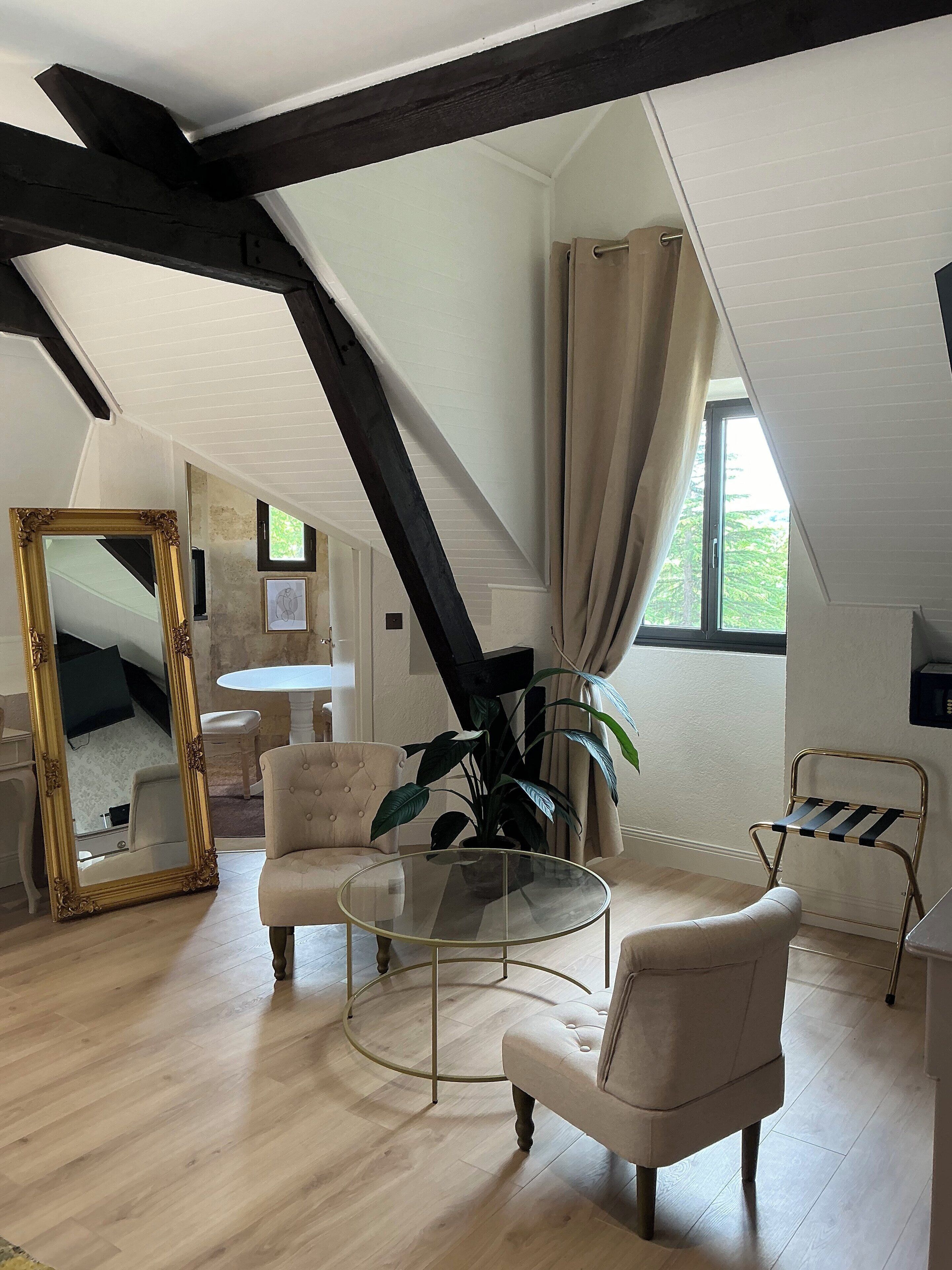 Coffres-forts dans les chambres, fer et planche à repasser