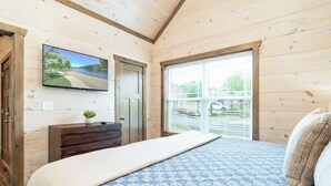 A bedroom with a bed, a dresser, a television mounted on the wall, and a window with blinds. - 5 Minutes From Dollywood/In DwTn Pigeon Forge (Pigeon Forge)