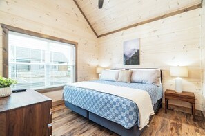 1 bedroom, iron/ironing board, WiFi, bed sheets - 5 Minutes From Dollywood/In DwTn Pigeon Forge (Pigeon Forge)